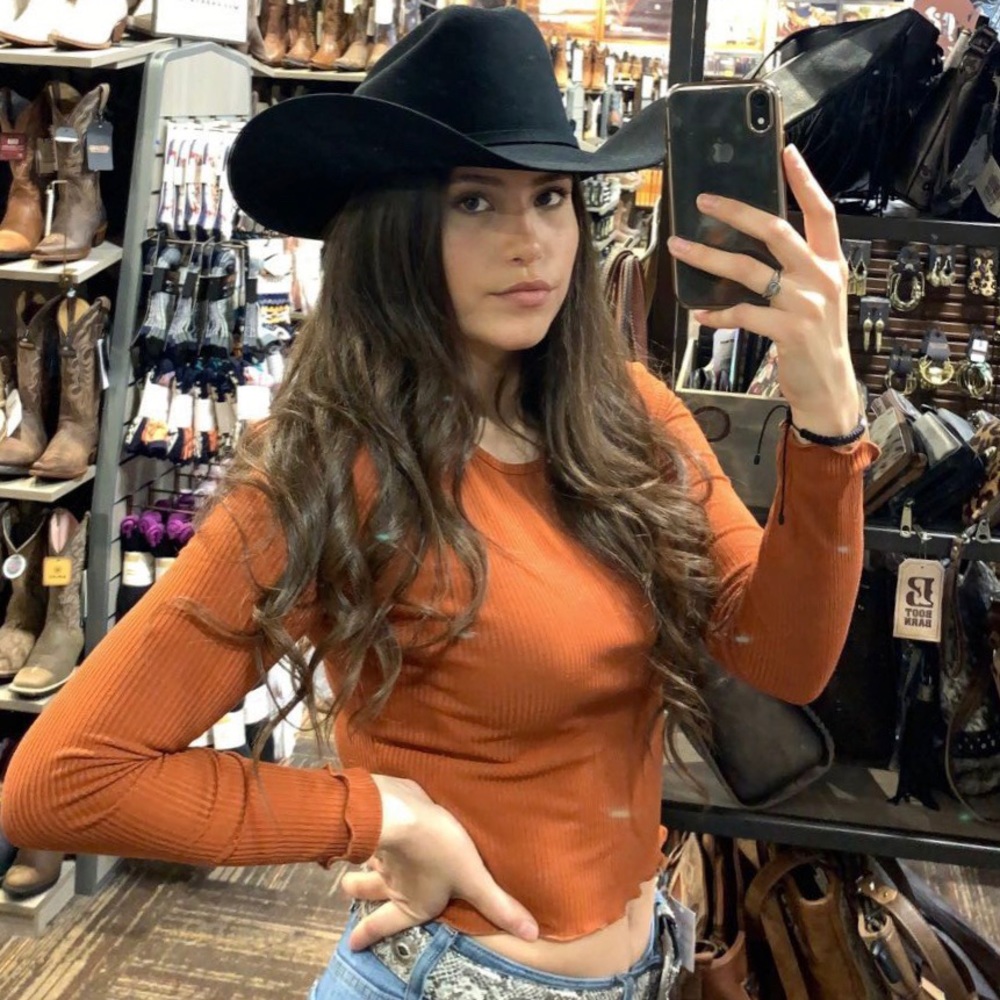 Meet your Posher, Brittney